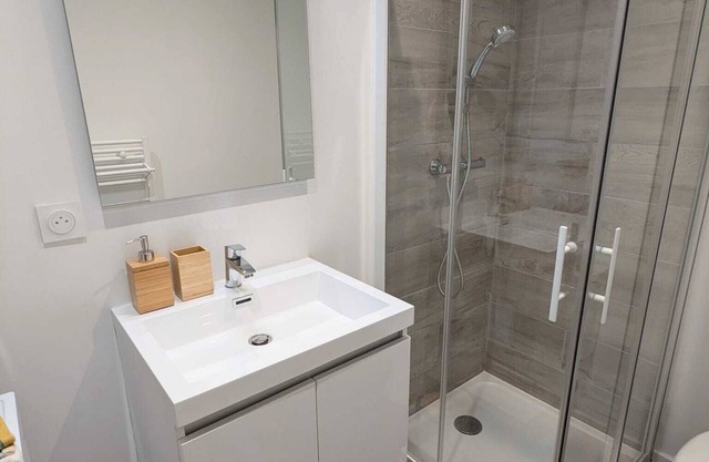 Charming Studio in Châteauroux - Cozy Stay with Free Parking & Modern Comforts