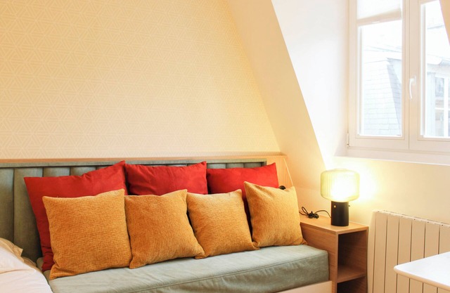 Charming Studio Near the Arc de Triomphe