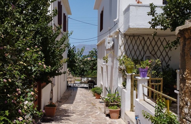 Charming studio with AC, WiFi garden in delightful Kissamos.200m from the beach