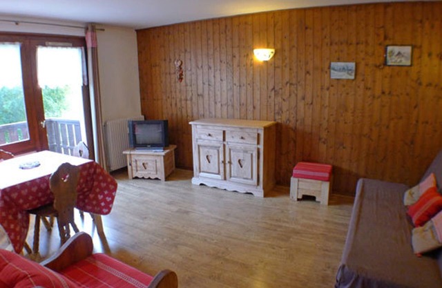 Charming T2 near Samoëns Ice Rink - South Balcony, Pets Allowed