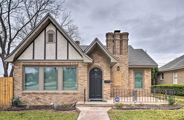 Charming Temple Home Near Hospital & College