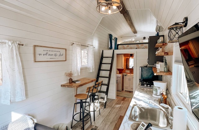 Charming Tiny House in Stevens Point
