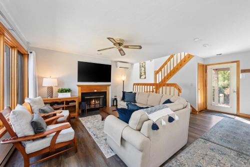 Charming Townhouse with Shared Pool