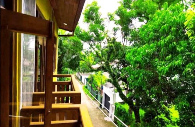 Charming vacation home near Diyawanna lake