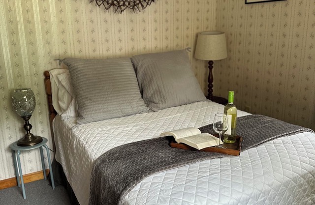 Charming Vermont Retreat: 2 Bedroom, 2 Bath