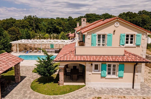 Charming Villa Evita with private pool