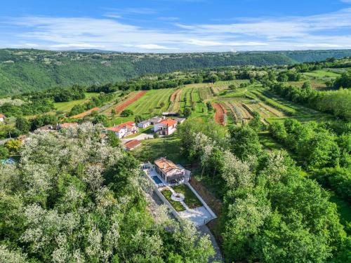 Charming Villa Harmonia with Heated pool and Indoor Jacuzzi surrounded by nature