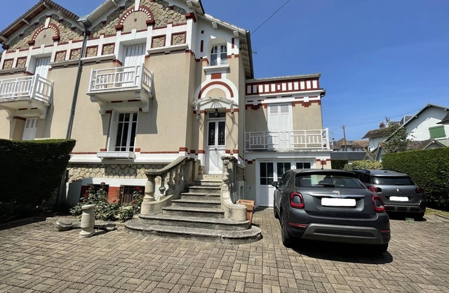 Charming Villa in Cabourg: 200m to Beach, 5 Bedrooms, Garden, Parking
