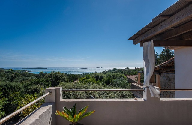 Charming villa with breathtaking views of the superb Palombaggia beach