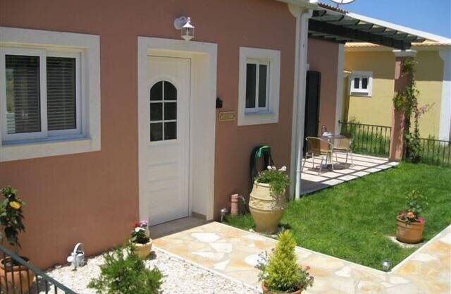 Charming Villa with Garden, 10-Min Walk to St. George Beach, Close to Amenities