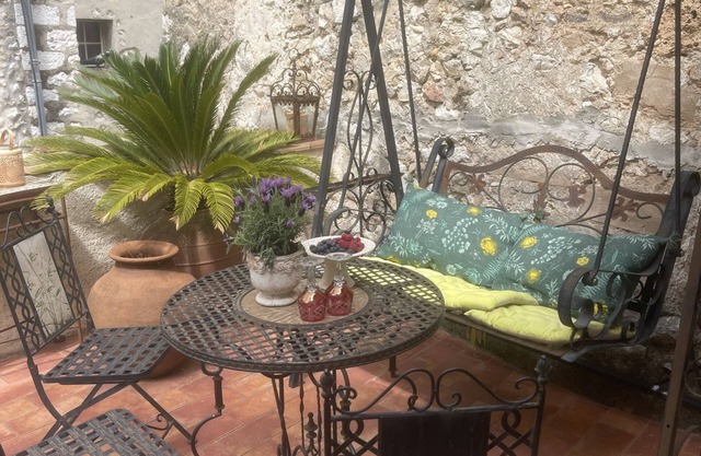 Charming village house in the historic part of Vence