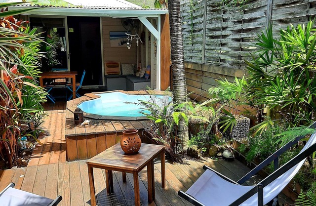 Charming Wooden Bungalow, 100m from the Beach, private pool