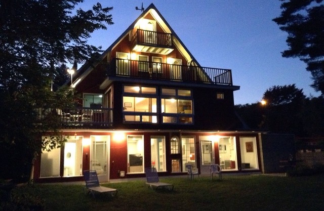 Charming woodsy chalet