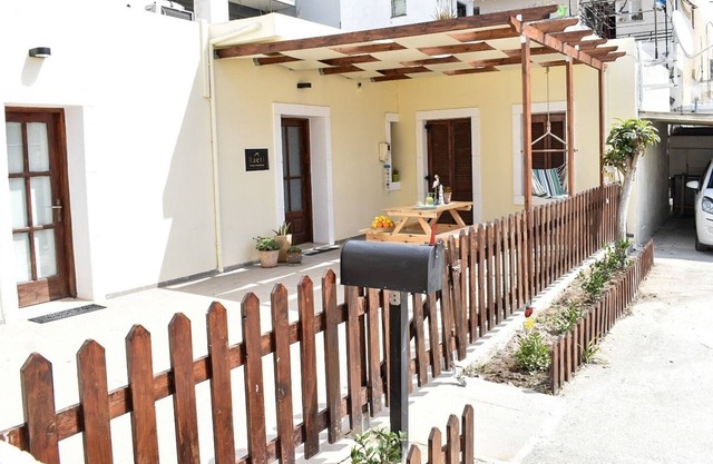 Charmy House in Mires, Family property. Parking, Terrace, Fireplace