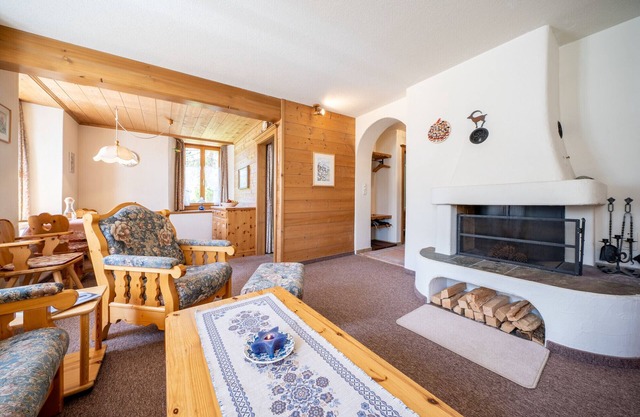 Chasa Plazza Gronda: Cozy 3.5-room apartment with elevator, chemineé and underground garage