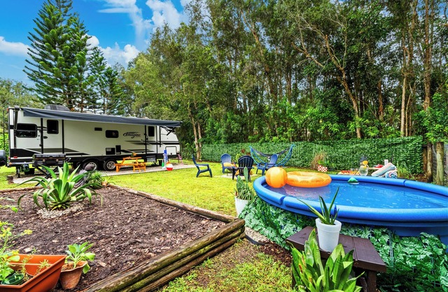 Chat + Chill RV Cozy and Serene retreat - enjoy Nature and the Beach Jupiter FL