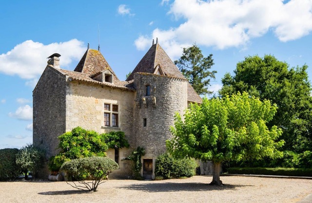 Chateau Chaumeton - Six Bedroom Castle, Sleeps 14