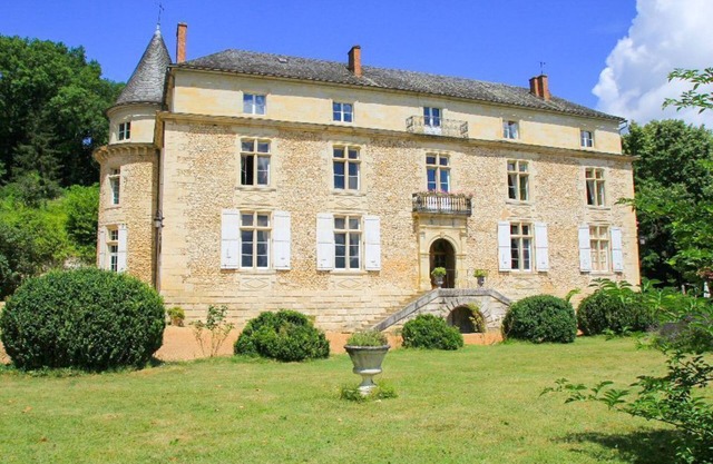 Chateau Des Bois - Six Bedroom Castle, Sleeps 12