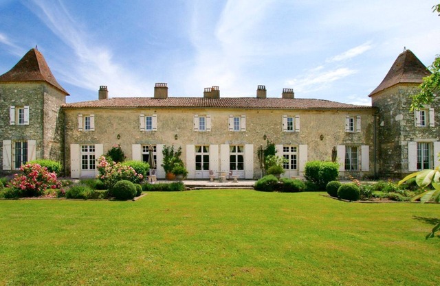 Chateau Duras - Five Bedroom Castle, Sleeps 11