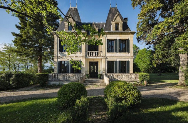 Château Lacoste - fairytale château in the heart of Bordeaux wine country w pool