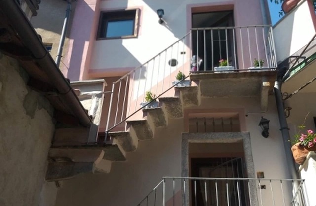 CHATEAU ROSE' FAR 2 KMS FROM LAKE MAGGIORE OF INTRA
