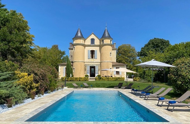 Chateau Seyches - Five Bedroom Castle, Sleeps 10
