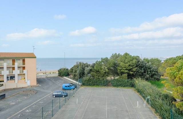 Châtelaillon-Plage: Sea view apartment for 2 with pool