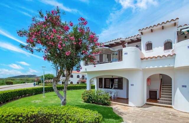 Cheap & Chic: 3-bedroom apartment in Son Bou