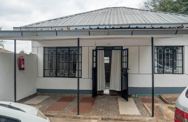 Cheerful 2-bed cottage on forest edge.