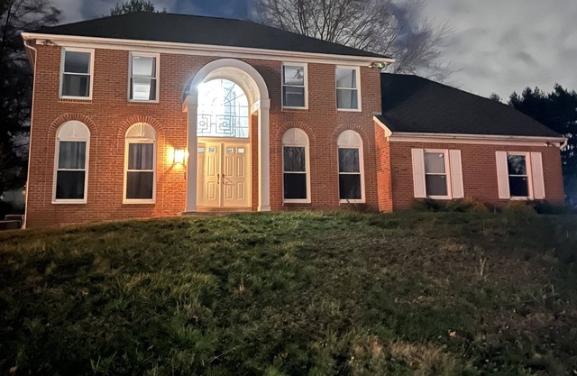 Cheerful 5-bedroom villa fully renovated. Luxury here is Unlimited!