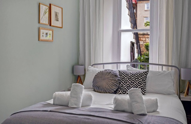 Cheerful Stays: Westend Cottage - Edinbrugh