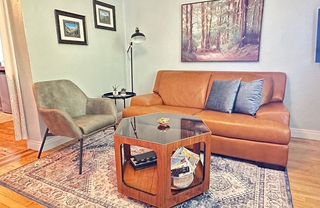 Cheerful studio - 2 blocks to Pearl Street