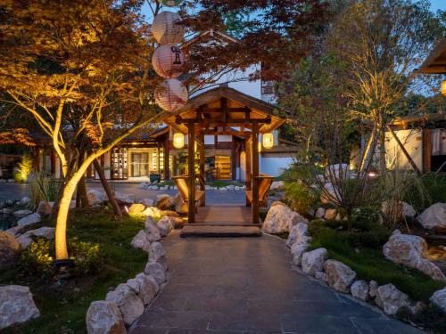 Chengdu Xiaoya Courtyard & Hot Spring Hotel