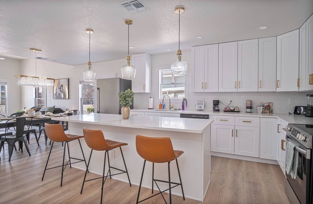 Cherish Every Moment 4BR/3BA So Close to Riverwalk