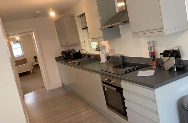 Cheriton Gardens - Modern 1 Bedroom Apartment In the Heart Of Folkestone