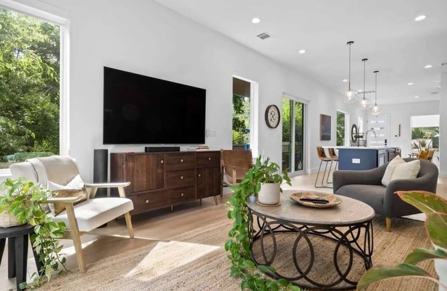 Cherrywood Home Near UT | ACL | Private Backyard