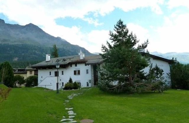 Chesa Cagiuma, garden apartment