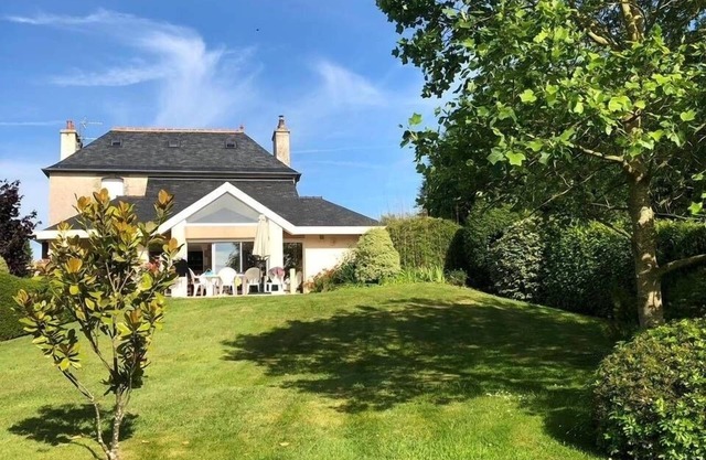 Chez Béatrice et Laurent Maison Lumineuse Avec un Grand Jardin au Calme