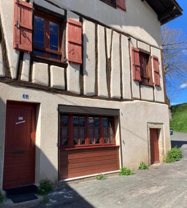 Chez Stella 1 pièce canapé lit deux personnes, Cuisine, SDB séparée