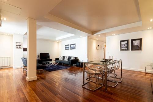 Chiado Deluxe Design 3 BR Apartment