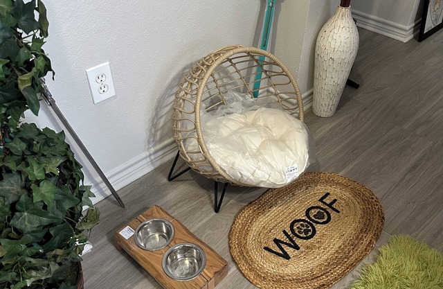 Chic 1-BDRM Apt. with fitness RM and AC in vibrant Area-Pool community- Parking.