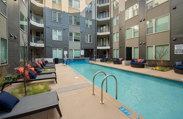 Chic 1-bedroom apartment in lovely Addison with fitness room, WiFi