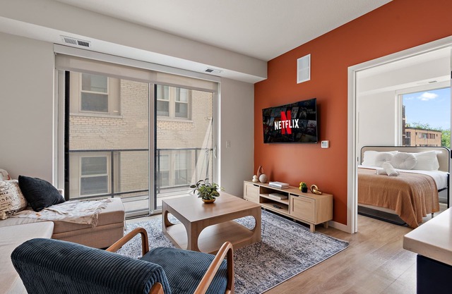 Chic 1Bd Condo DT Minneapolis, with City Views & Prime Downtown Location