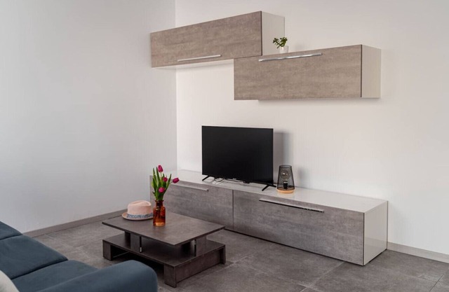 Chic 2 Bed Apartment in Central Il Gżira