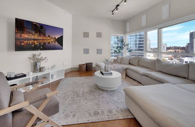 Chic 2-bedroom apartment with WiFi, fitness room in fabulous San Diego