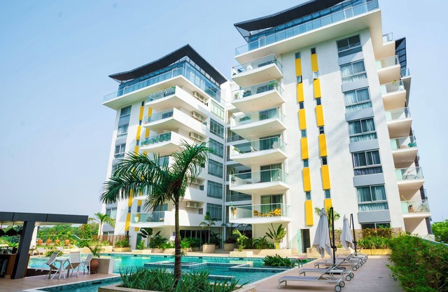 Chic 2Bedrooms Resort Style Living- Heart of Cantonments Accra. WiFi/Parking.