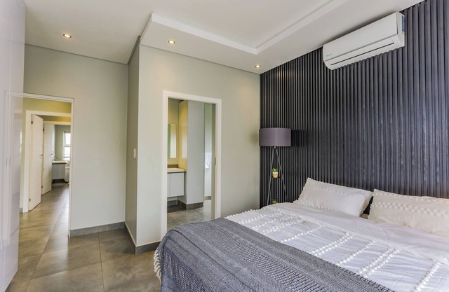 Chic 3-bedroom apartment with WiFi, AC in fabulous Sandton