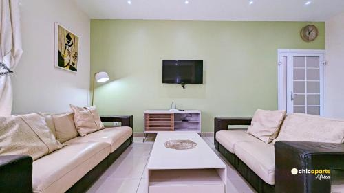 chic apart with parking and gym