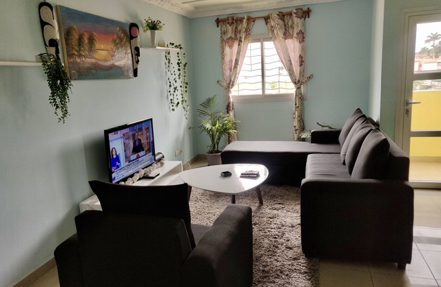 Chic apartment in the heart of Dtwn Ydé FREE WiFI