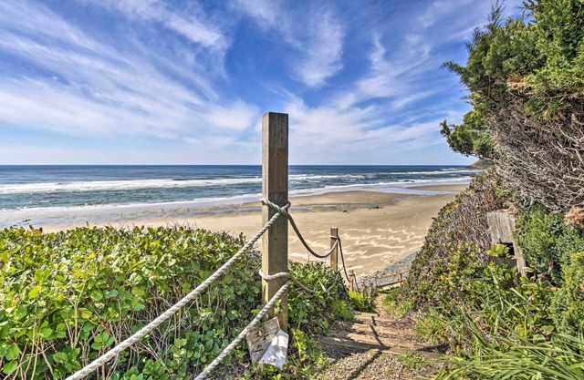 Chic Beachfront Abode w/Balcony & Beach Access!